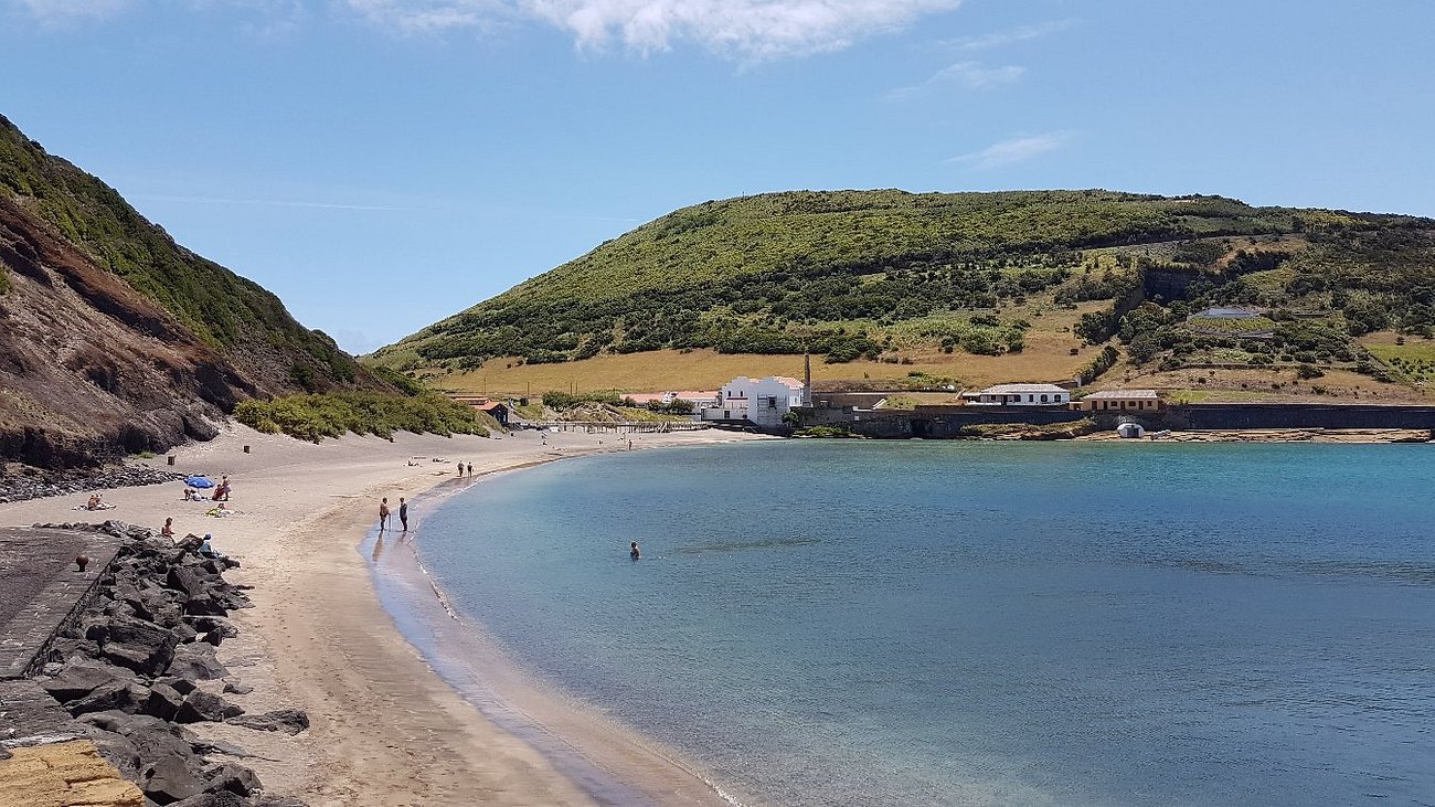 Beaches and Natural Pools in Faial - Porto Pim