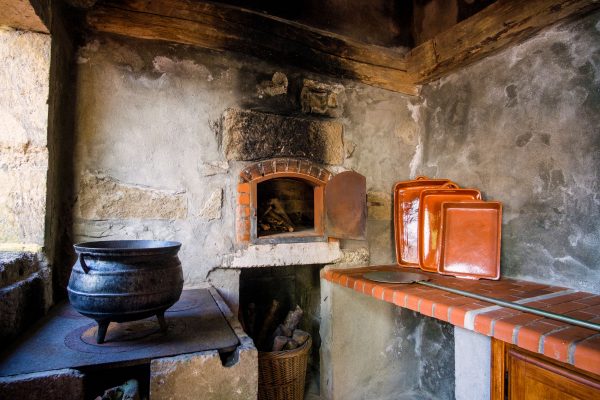 O Refugio - Guide to the Azores -wood-oven