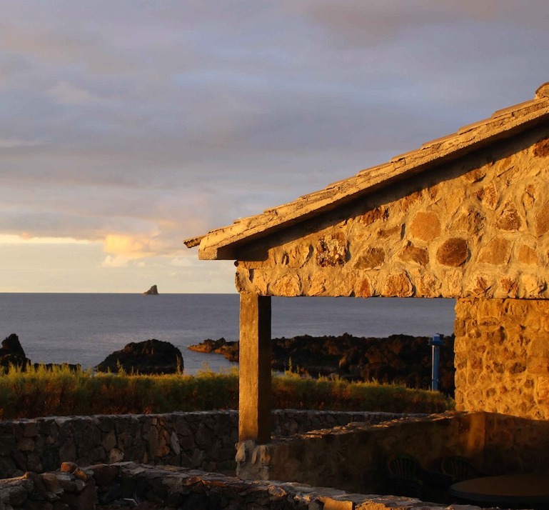 Casa da Lua - Guide to the Azores - Casa Atlantida - Flores - Cover