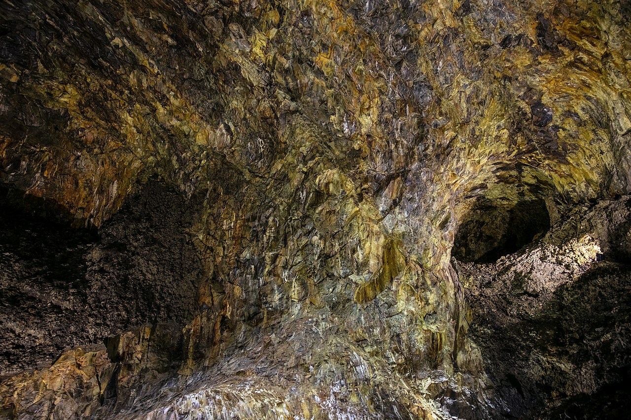 Algar do Carvao - Terceira - Guide to the Azores