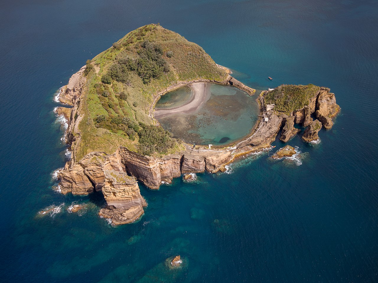Vilafranca do Campo Islet - Sao Miguel - Guide to the Azores